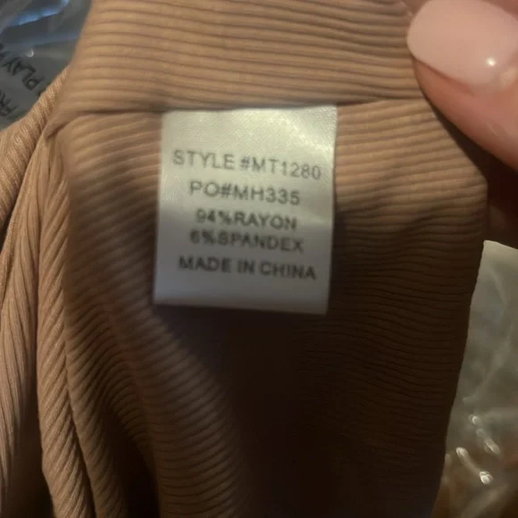 🆕🤍MOCHA MOCK NECK - Picture 4 of 4